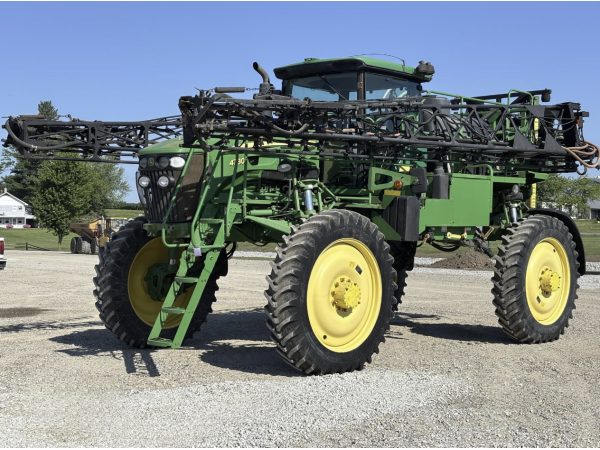Самоходный опрыскиватель John Deere 4730 (2008)