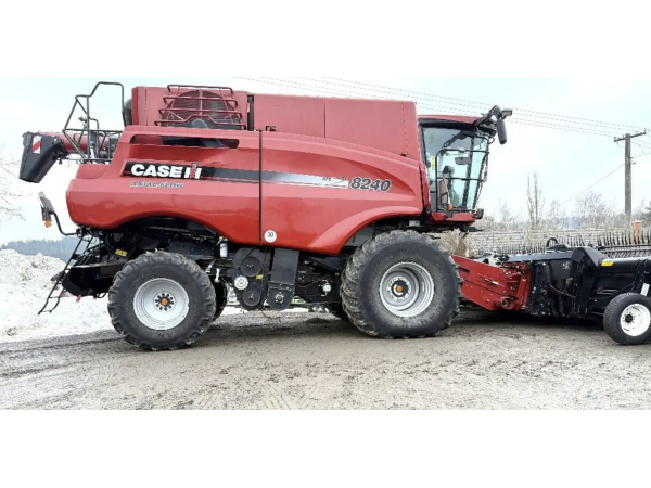 Комбайн Case IH Axial-Flow 8240 (2016)
