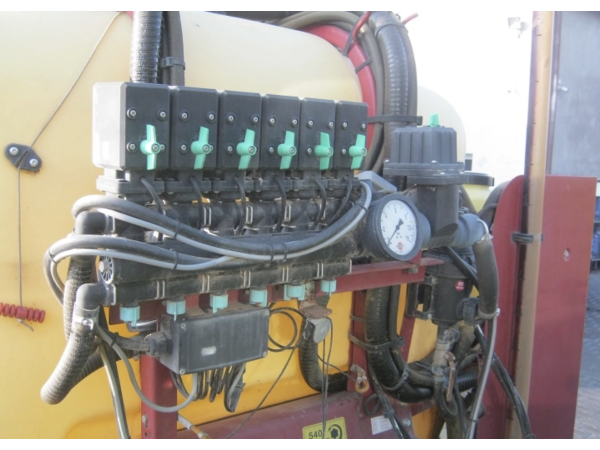 Навісний обприскувач Hardi Master 1200 (2004)