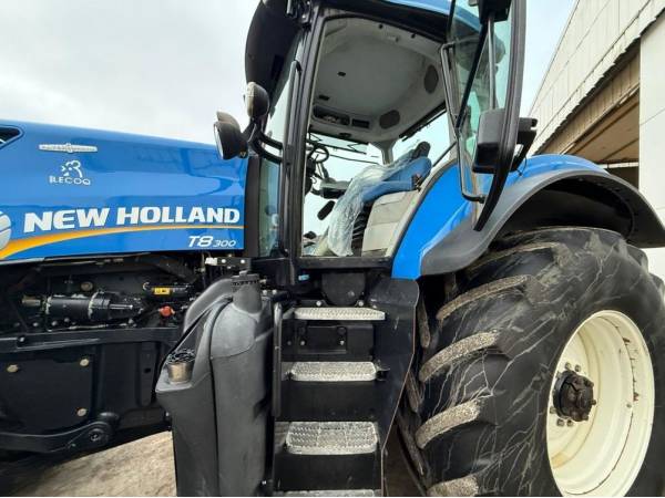 Трактор New Holland T8.300 (2015)