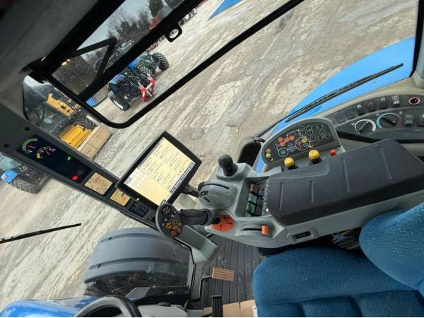 Трактор New Holland T8.300 (2015)