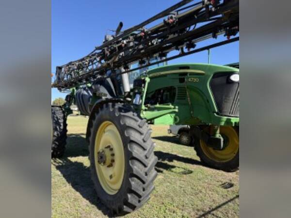 Самохідний обприскувач John Deere 4730 (2012)