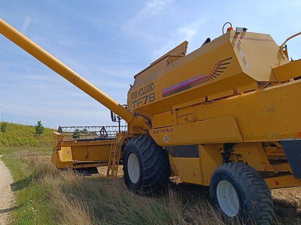 Комбайн New Holland TF 78 (2002)