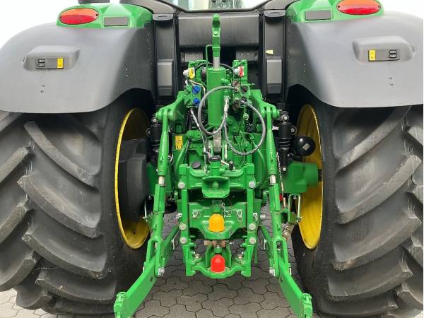 Трактор John Deere 6M 220 (2024)