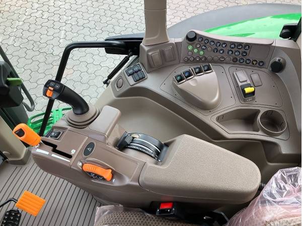 Трактор John Deere 6M 220 (2024)