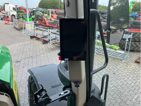 Трактор John Deere 6M 220 (2024)