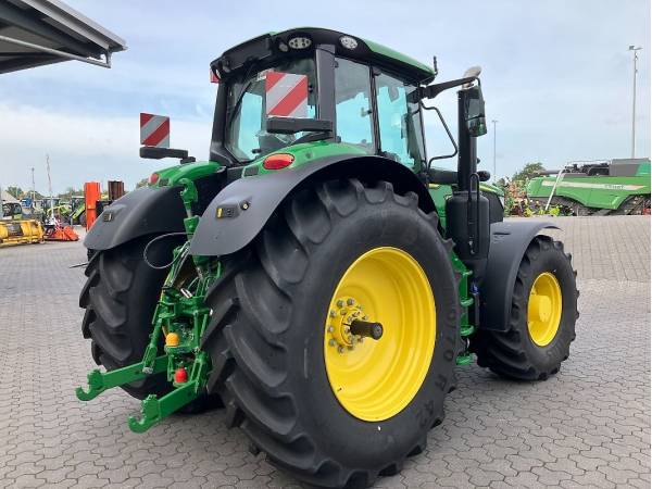 Трактор John Deere 6M 220 (2024)