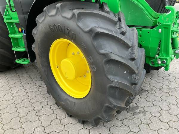 Трактор John Deere 6M 220 (2024)