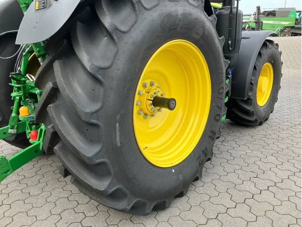 Трактор John Deere 6M 220 (2024)