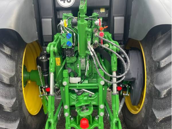 Трактор John Deere 6M 220 (2025)