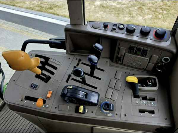 Трактор John Deere 6150 M (2016)