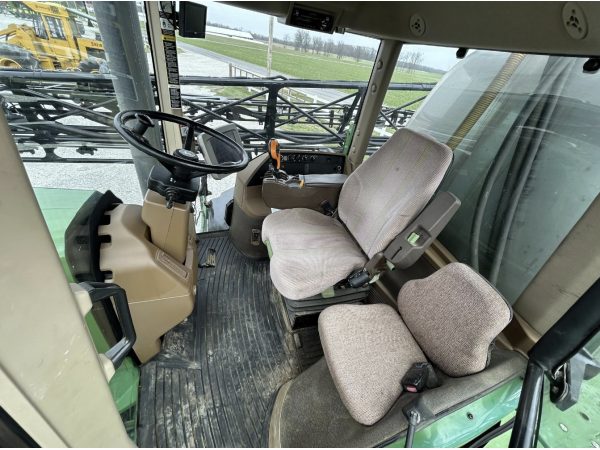 Самохідний обприскувач John Deere 4830 (2011)