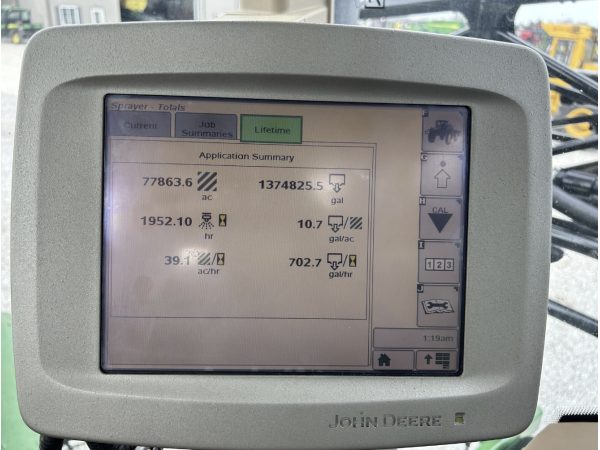 Самохідний обприскувач John Deere 4830 (2011)