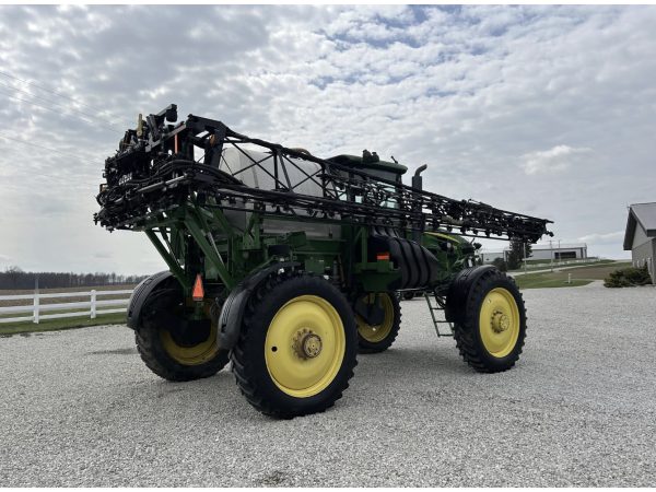 Самохідний обприскувач John Deere 4830 (2011)