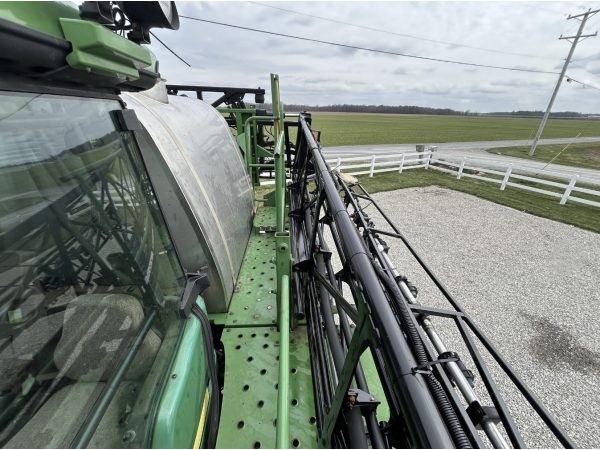 Самохідний обприскувач John Deere 4830 (2011)
