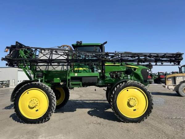 Самохідний обприскувач John Deere 4830 (2008)