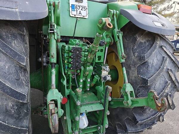 Трактор John Deere 8320 (2005)