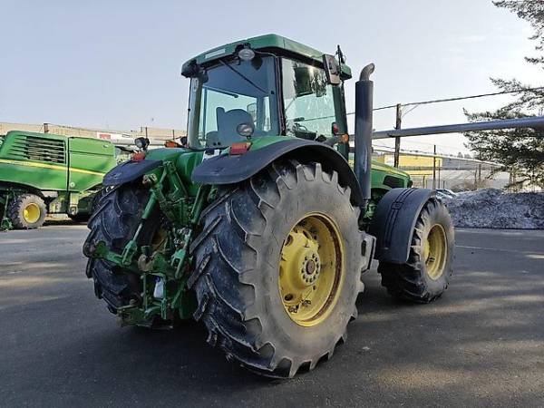 Трактор John Deere 8320 (2005)