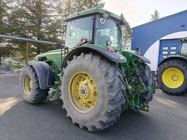 Трактор John Deere 8320 (2005)