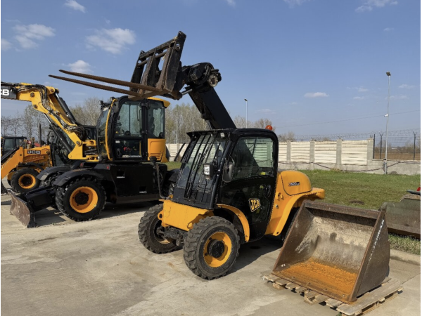 Погрузчик JCB 520-40 (2016)