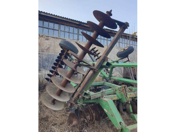 Дисковая борона John Deere 630