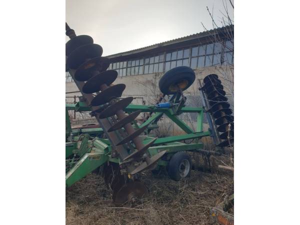Дисковая борона John Deere 630
