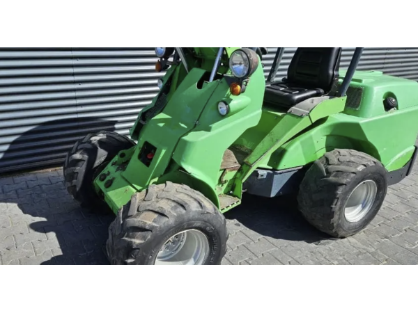 Минипогрузчик Avant M750 (2012)