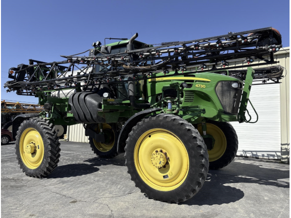 Самоходный опрыскиватель John Deere 4730 (2009)