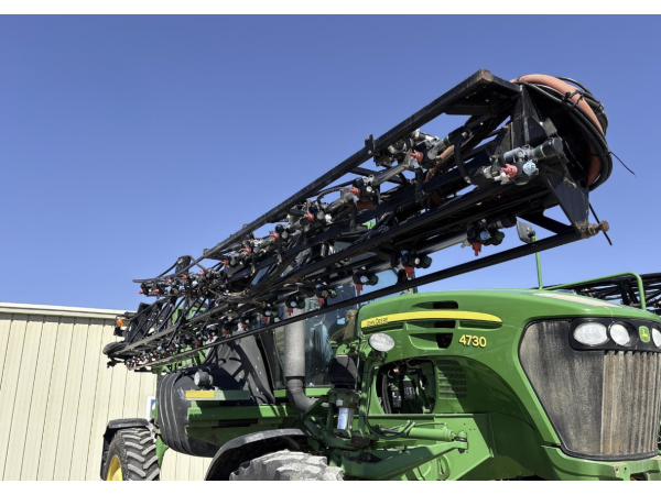 Самоходный опрыскиватель John Deere 4730 (2009)