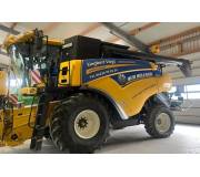 Комбайн New Holland CR8080
