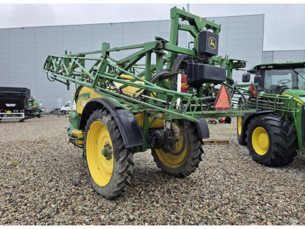 Прицепной опрыскиватель John Deere 732 (2007)