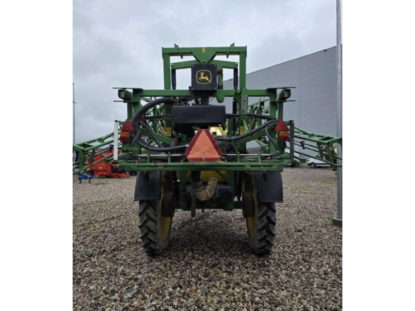 Прицепной опрыскиватель John Deere 732 (2007)