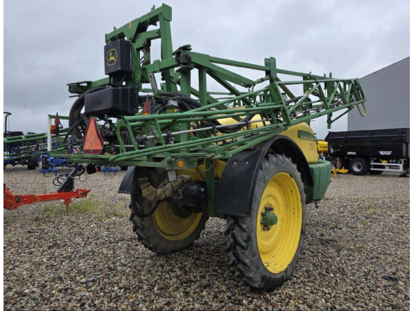 Прицепной опрыскиватель John Deere 732 (2007)