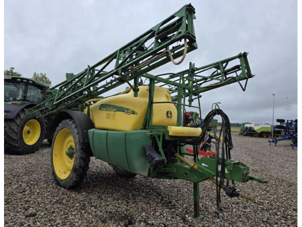 Прицепной опрыскиватель John Deere 732 (2007)