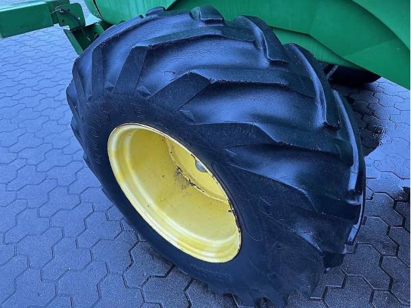Кормозбиральний комбайн John Deere 7300 (2005)