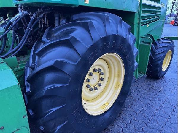 Кормозбиральний комбайн John Deere 7300 (2005)