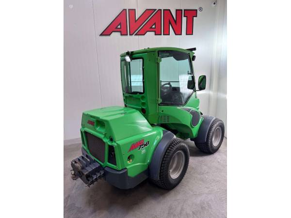 Міні-навантажувач Avant M750 (2017)