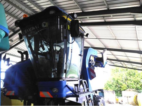 Виноградозбиральний комбайн New Holland VM460 (2006)