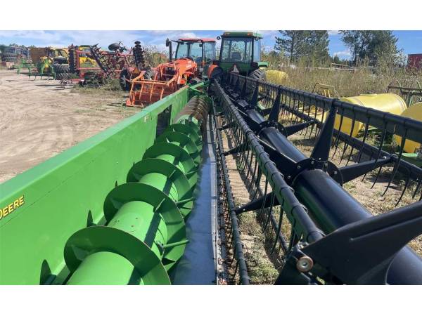 Жниварка John Deere 635F (2013)