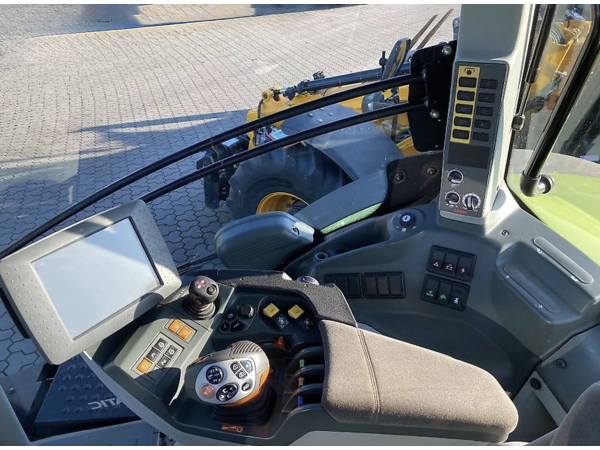 Трактор Claas Axion 870 (2017)