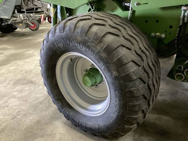 Прес-підбирач Krone Comprima F 155 XC (2018)