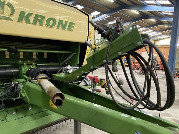 Прес-підбирач Krone Comprima F 155 XC (2018)