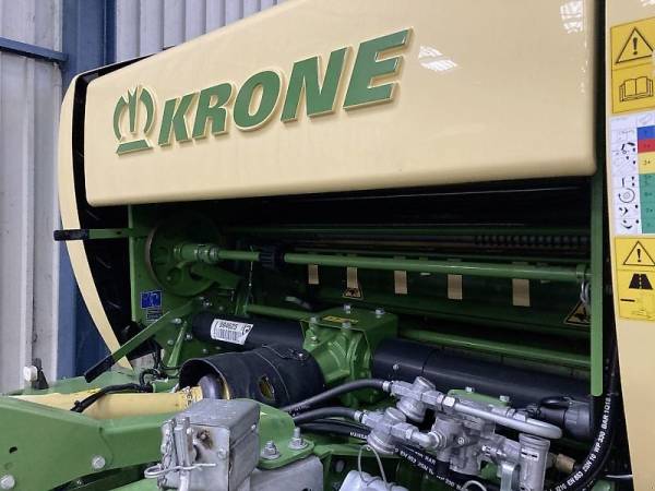 Прес-підбирач Krone Comprima F 155 XC (2018)