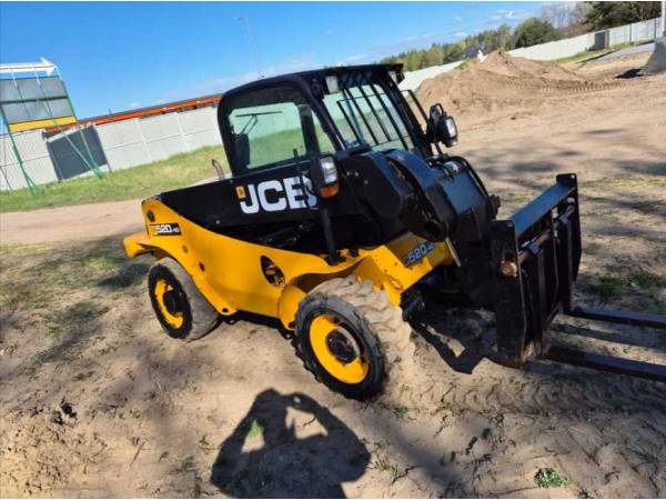 Навантажувач JCB 520-40 (2018)