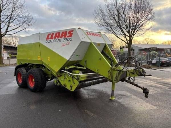 Прес-підбирач Claas Quadrant 2200 RC (2003)
