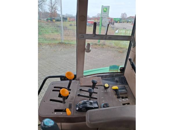 Трактор John Deere 6610 (2001)