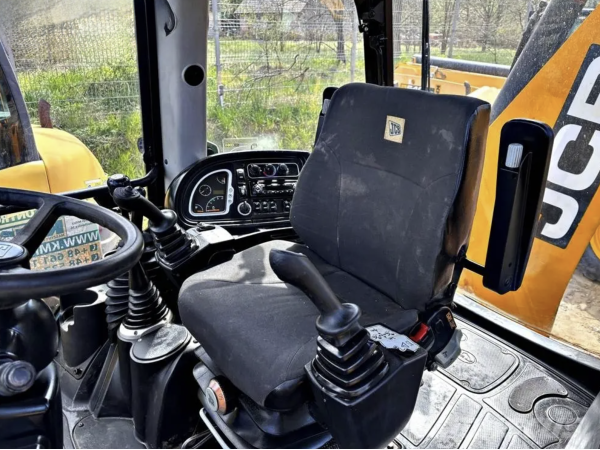 Экскаватор-погрузчик JCB 4CX (2010)