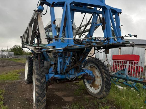 Самохідний обприскувач Matrot M44D 150