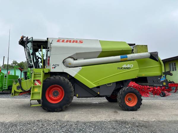Комбайн Claas Tucano 440 (2011)