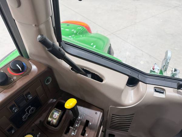 Трактор John Deere 6920 (2003)